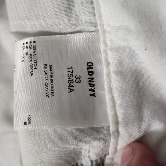 Old Navy shorts 9" inseam - Picture 3 of 4